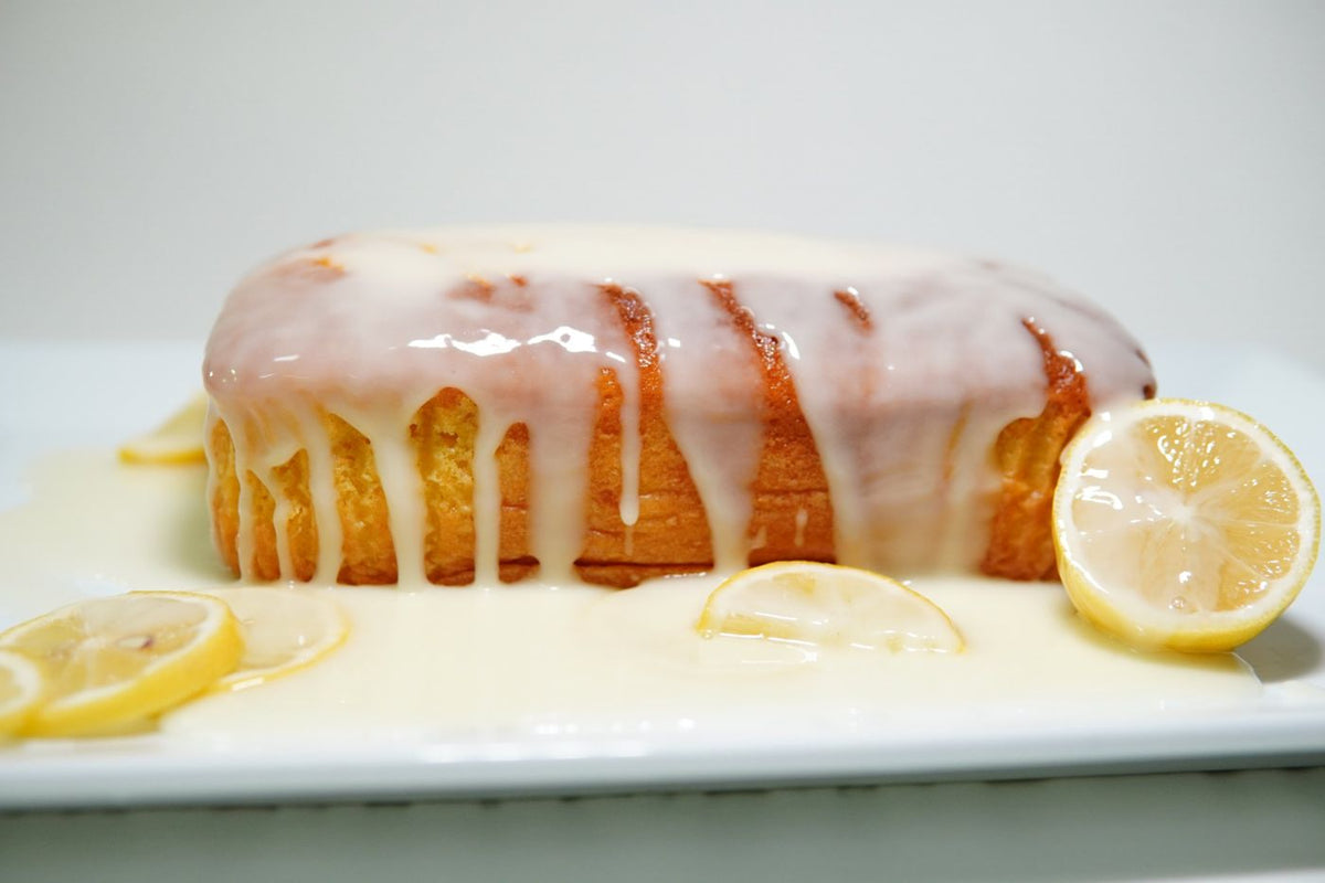 Lemon pound cake loaf with lemon glaze and lemon slices